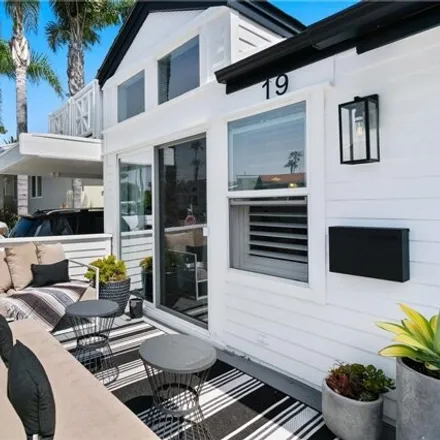 Image 3 - 19 Beach Drive, Newport Beach, CA 92663, USA - Apartment for sale