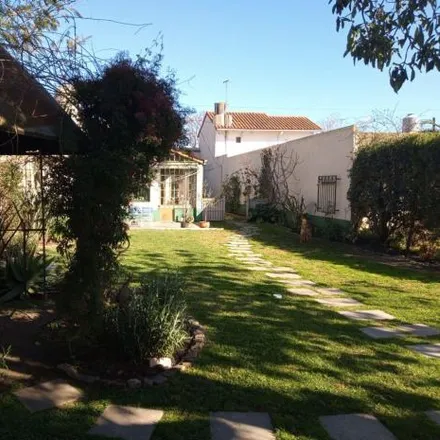 Image 2 - Intendente C. Amenedo 578, B1852 GAU Burzaco, Argentina - House for sale