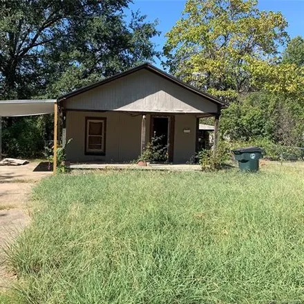 Buy this 3 bed house on 712 South Liberty Avenue in Okmulgee, OK 74447
