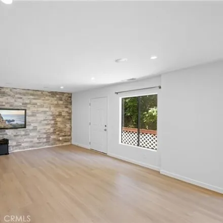 Image 5 - Pinewood Avenue, Los Angeles, CA 91042, USA - Townhouse for rent