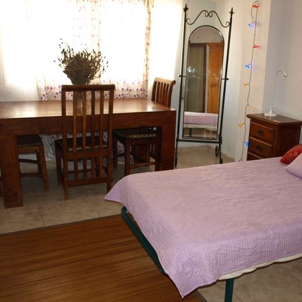 Rent this 4 bed room on Calle Sevilla in 29009 Málaga, España