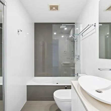 Image 5 - 15 Yeronga Street, Yeronga QLD 4104, Australia - Apartment for rent