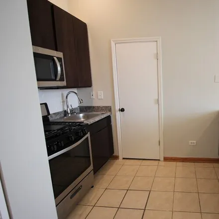 Image 4 - 1758 W Greenleaf Ave, Unit 1 - Apartment for rent