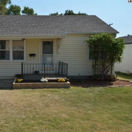 Buy this 4 bed house on 912 Stout Street in Pratt, KS 67124