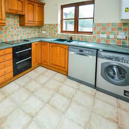 Image 3 - Whatton Drive, West Bridgford, NG2 7UX, United Kingdom - House for rent