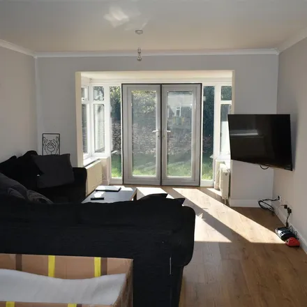 Image 2 - Camerton Close, Saltford, BS31 3BT, United Kingdom - Apartment for rent