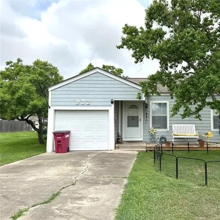 Buy this 2 bed house on 966 West 5th Street in Freeport, TX 77541