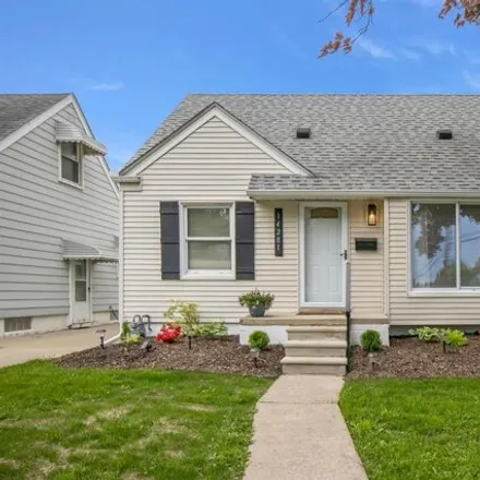 Buy this 3 bed house on 14588 Chestnut Street in Southgate, MI 48195