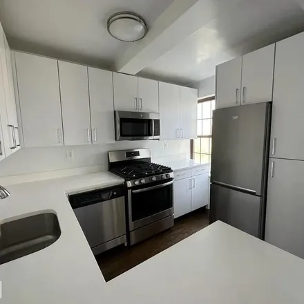 Rent this 1 bed apartment on 4801 West 4th Street in Brooklyn Heights, Cuyahoga County