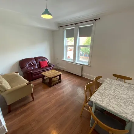 Rent this 3 bed townhouse on 7 Hills in 283 Ecclesall Road, Sheffield