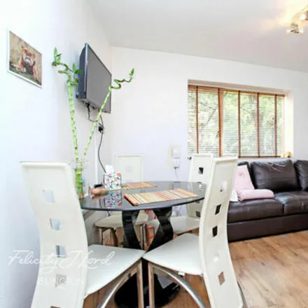 Buy this 1 bed apartment on 142 in 140 Aberdeen Park, London