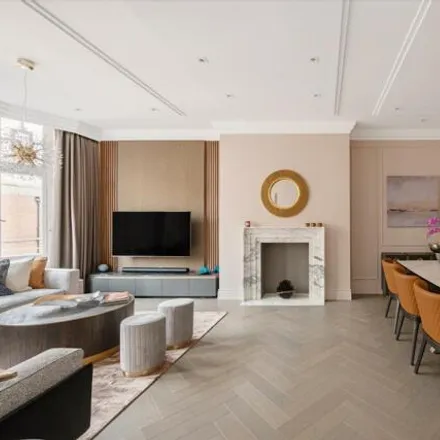 Buy this 3 bed apartment on Montagu Mansions in London, W1U 6PR