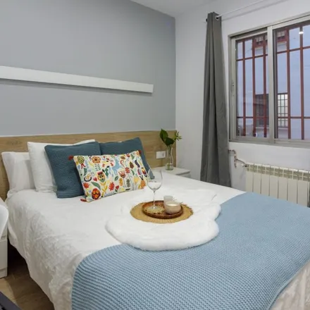 Rent this 8 bed room on Madrid in Paseo de las Delicias, 114