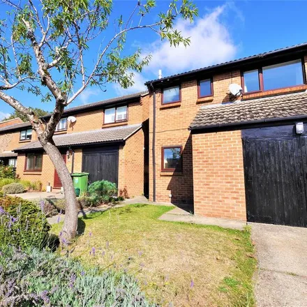 Rent this 3 bed duplex on Rowland Close in Crowmarsh Gifford, OX10 8LA