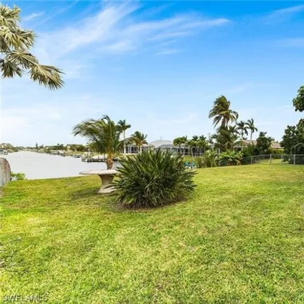 Image 5 - 569 Southeast 32nd Street, Cape Coral, FL 33904, USA - House for sale