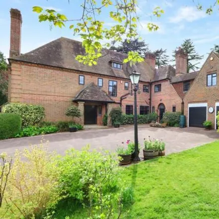 Buy this 5 bed house on Green Lane in Pangbourne, RG8 7BE