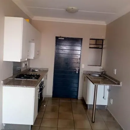 Rent this 2 bed apartment on Rathbonia Road in Risana, Johannesburg