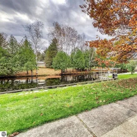 Image 3 - 111 Plymouth Beach Drive, Indian River, Tuscarora Township, MI 49749, USA - House for sale