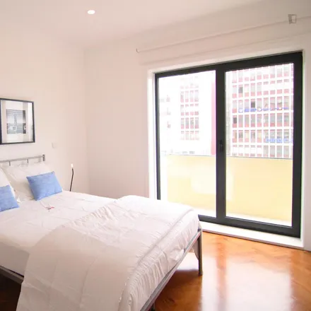 Rent this 3 bed apartment on Avenida da Boavista 1682 in 4100-115 Porto, Portugal