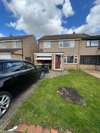 Rent this 3 bed duplex on Old Ford End Road in Bedford, MK40 4NQ