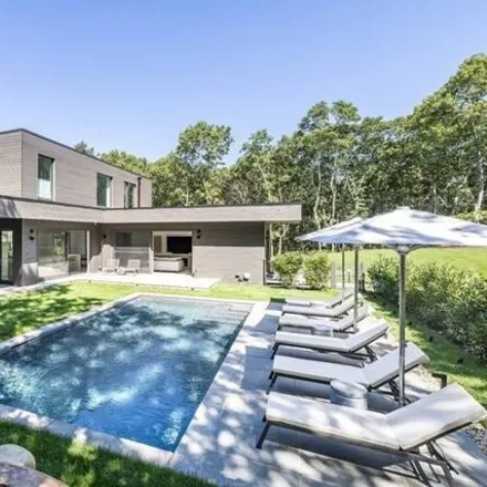 Rent this 4 bed house on 5 Birdie Lane in East Hampton, Springs