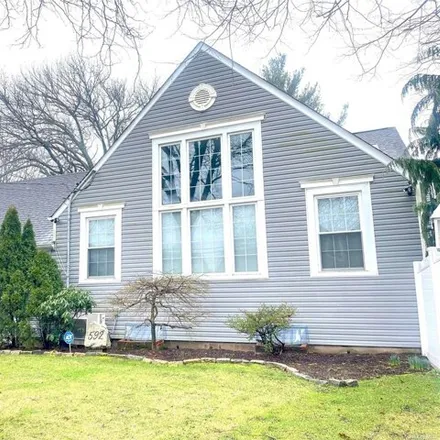 Rent this 3 bed house on 592 Oxford Street in Village of Westbury, North Hempstead