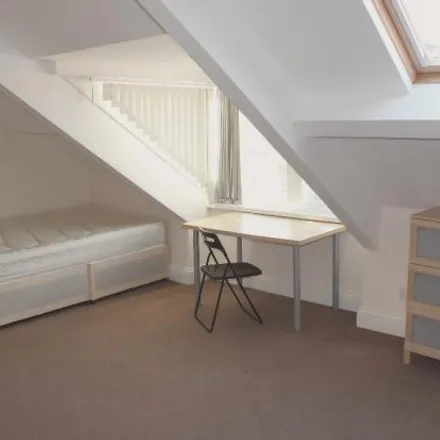 Rent this 9 bed townhouse on 43 Manor House Road in Newcastle upon Tyne, NE2 2LU