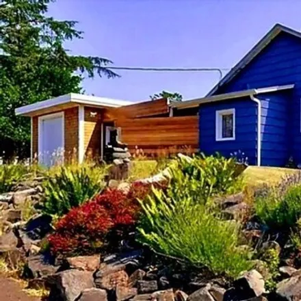 Buy this 2 bed house on 211 Nw 25th St in Long Beach, Washington