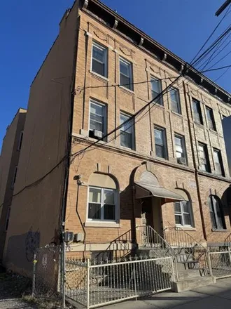 Image 2 - 112 Lincoln Street, Jersey City, NJ 07307, USA - House for rent