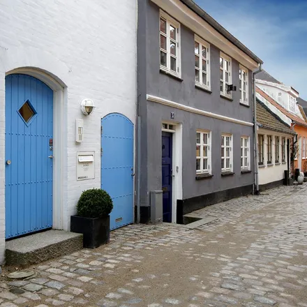 Rent this 5 bed apartment on Bredegade 2 in 9000 Aalborg, Denmark