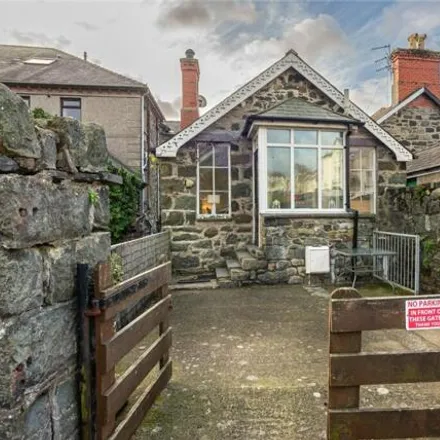 Image 2 - High Street, Criccieth, Gwynedd, Ll52 - House for sale