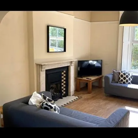 Rent this 4 bed townhouse on Parker's Road in Sheffield, S10 1BN