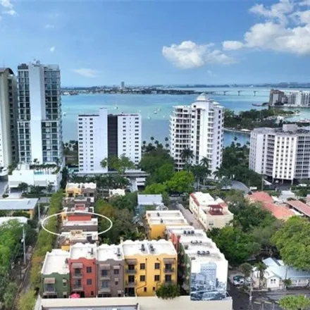 Buy this 3 bed condo on L Spa in Oak Street, Sarasota