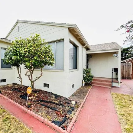 Buy this 2 bed house on 6150 Panama Avenue in Richmond, CA 94804