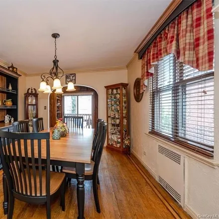 Image 7 - 1834 Tenbroeck Avenue, New York, NY 10461, USA - House for sale