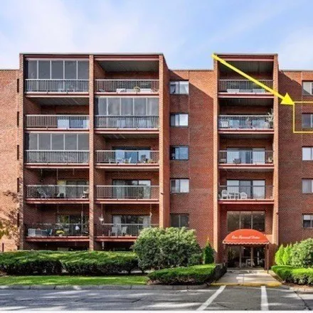 Buy this 1 bed condo on Summit Drive in Reading, MA 01867
