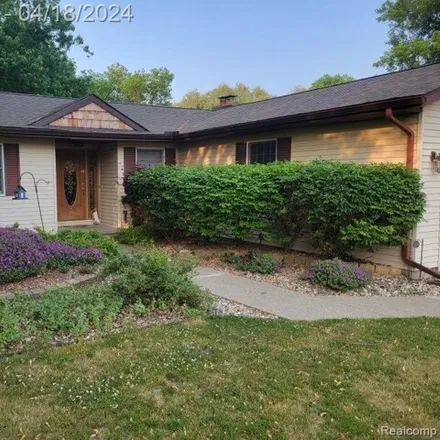 Buy this 6 bed house on 5193 Mellwood Drive in Genesee County, MI 48507