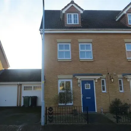 Rent this 3 bed duplex on Wrenbury Drive in Bilston, WV14 7BS