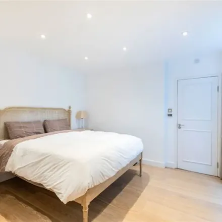 Image 2 - 44 Lena Gardens, London, W6 7PX, United Kingdom - Apartment for rent