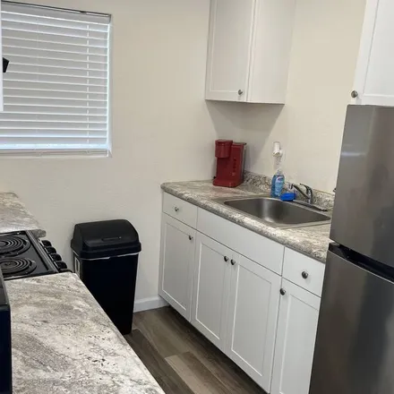 Rent this 1 bed apartment on Chattanooga