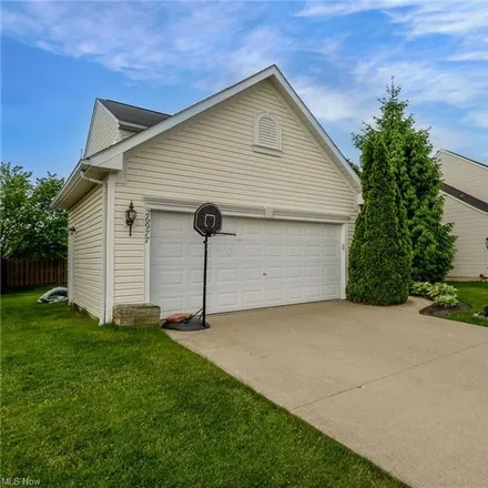 Image 2 - 26977 Ashton Drive, Olmsted Township, OH 44138, USA - House for sale