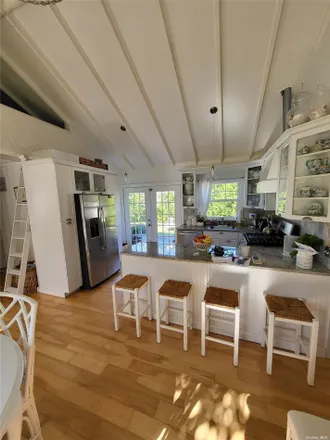 Image 4 - 51 West End Avenue, East Quogue, NY 11942, USA - House for rent