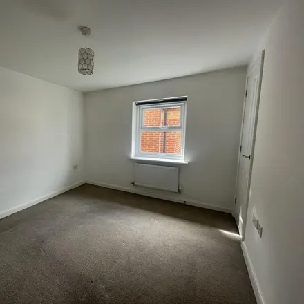 Image 5 - Carr Close, Milnrow, OL16 4FX, United Kingdom - Apartment for rent