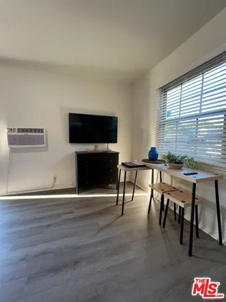 Image 4 - 13806 Moorpark Street, Los Angeles, CA 91423, USA - Apartment for rent