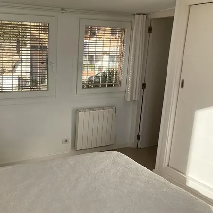 Rent this 3 bed apartment on Illetes in Passeig de Calvià, 07181 Bendinat