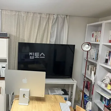 Rent this studio apartment on 서울특별시 강남구 신사동 566-9