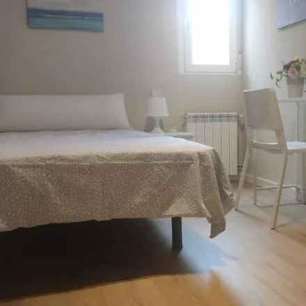 Rent this 6 bed room on Calle Cuartel de Simancas in 5, 28053 Madrid