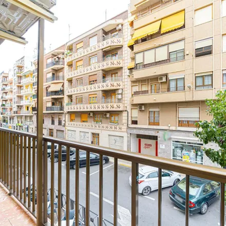 Rent this 5 bed room on carrer Teodoro Llorente in 3, 03271 Elx / Elche