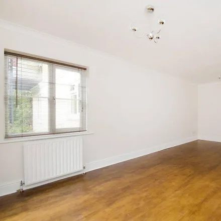 Image 4 - Rathbone House, 6 The Downs, London, SW20 8HP, United Kingdom - Apartment for rent