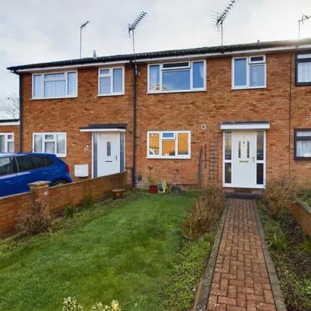 Buy this 3 bed townhouse on Orwell Close in Aylesbury, HP21 8HQ